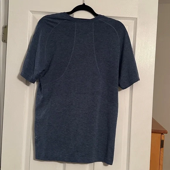 Lululemon Men's Metal Vent Short Sleeve Shirt - Picture 2 of 5